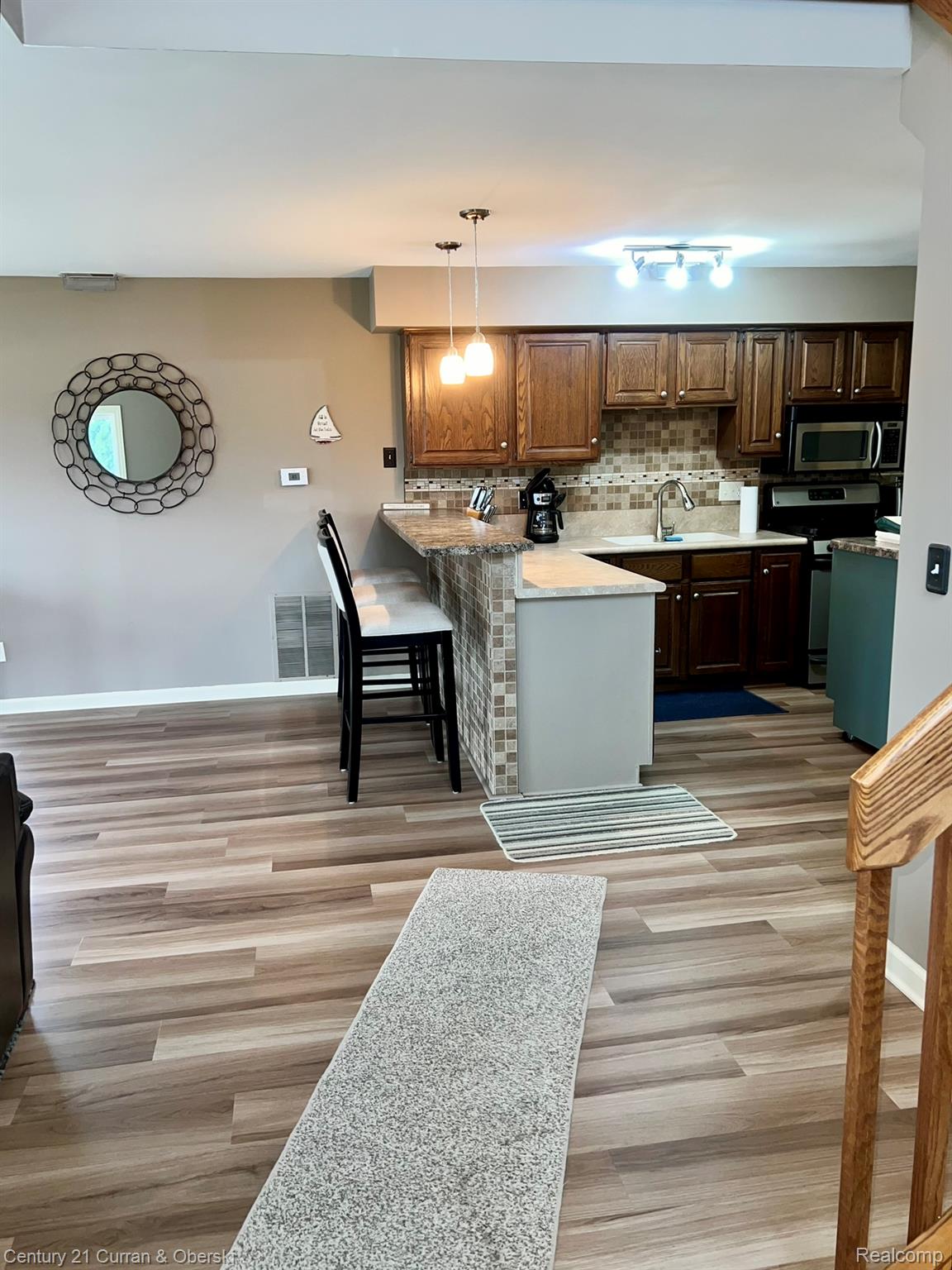 Jackson, Michigan, 49201, United States, 3 Bedrooms Bedrooms, ,3 BathroomsBathrooms,Residential,For Sale,1981223