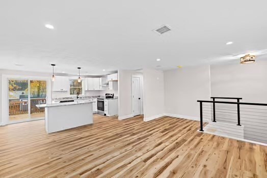 Whitman, Massachusetts, 02382, United States, 2 Bedrooms Bedrooms, ,1 BathroomBathrooms,Residential,For Sale,1992846