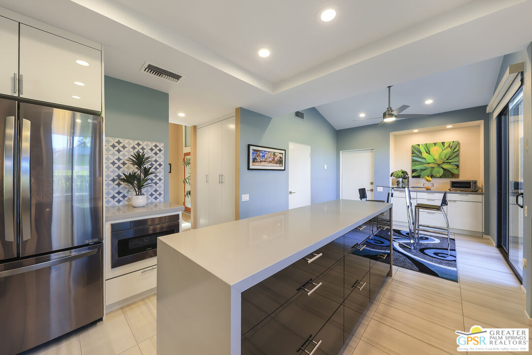 Palm Springs, California, 92264, United States, 2 Bedrooms Bedrooms, ,2 BathroomsBathrooms,Residential,For Sale,1989572