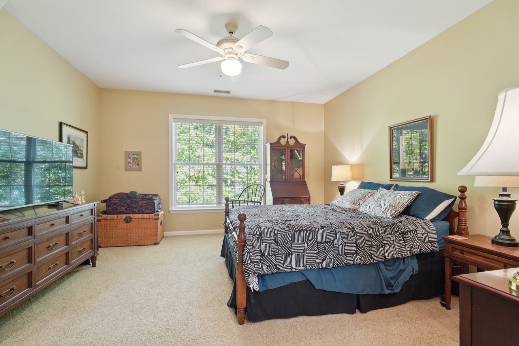  One Floor ?Fox Hills? Corner Unit Offers Many Available Amenities - 物件實景