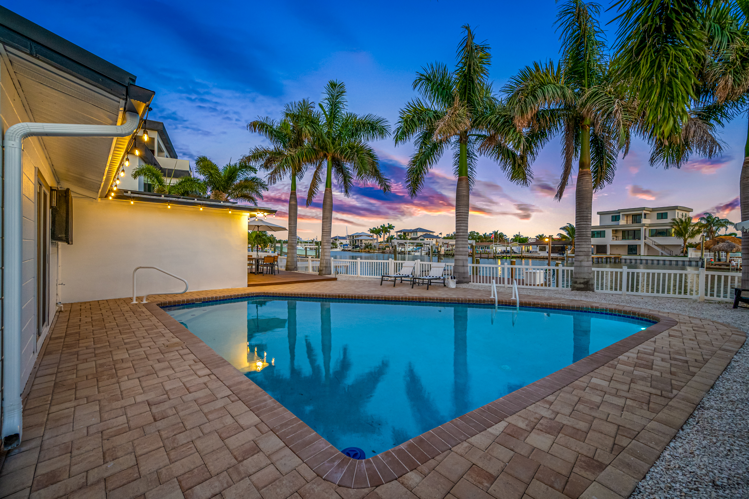 St Petersburg, Florida, 33707, United States, 3 Bedrooms Bedrooms, ,2 BathroomsBathrooms,Residential,For Sale,2034838