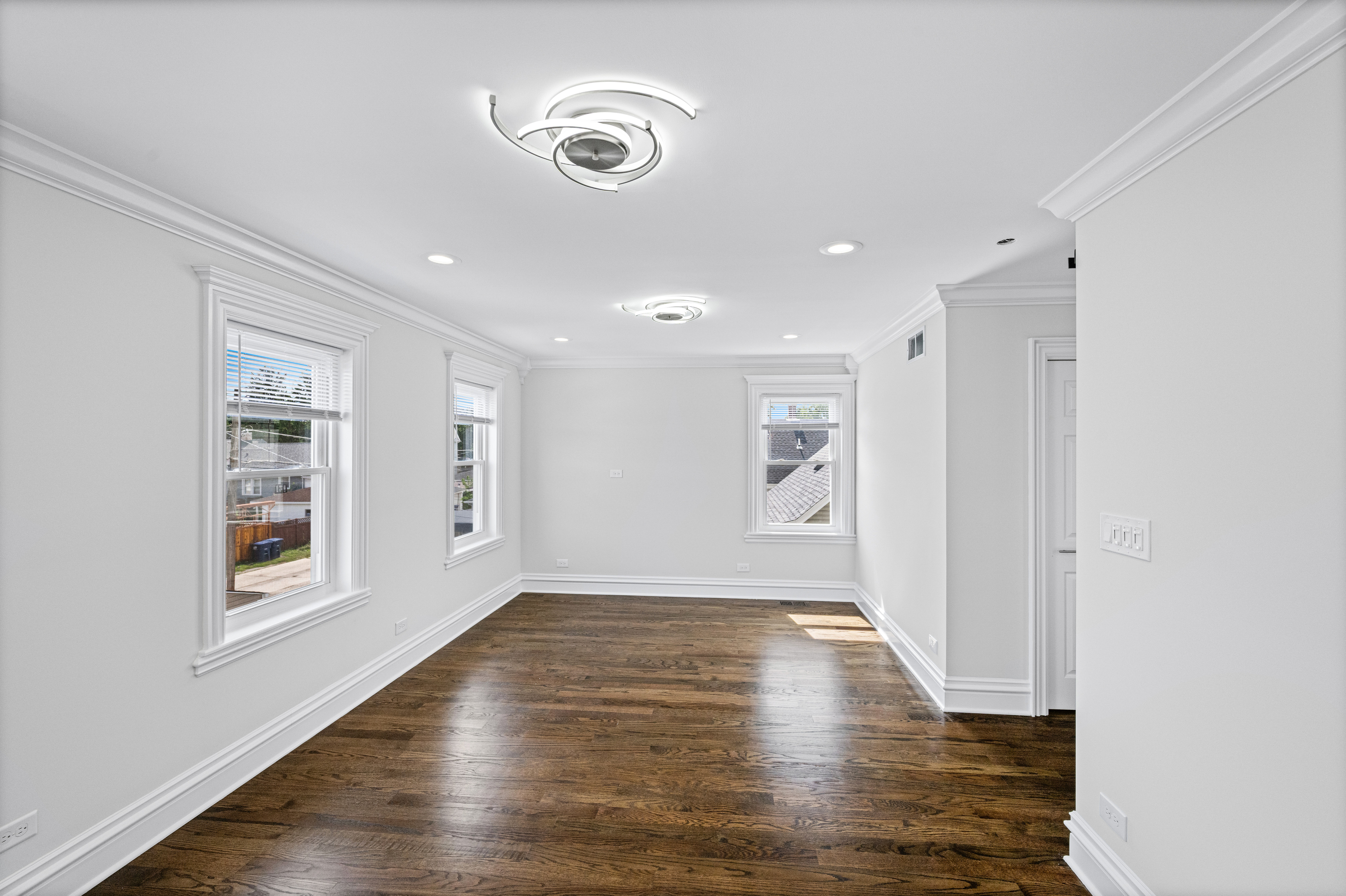  This Newly Rehabbed House has Been Completely Re-Done Top to Bottom - 物件實景
