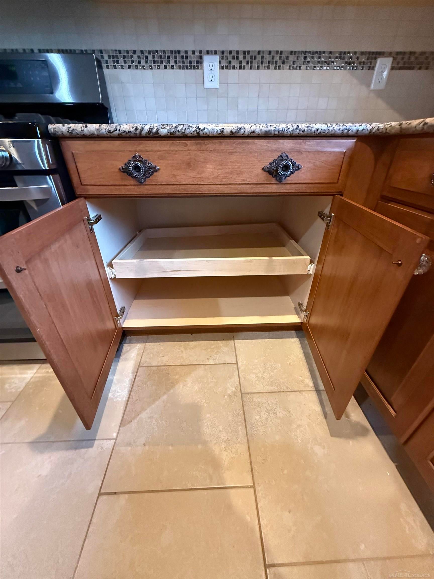 Macomb, Michigan, 48042, United States, 3 Bedrooms Bedrooms, ,3 BathroomsBathrooms,Residential,For Sale,2002873