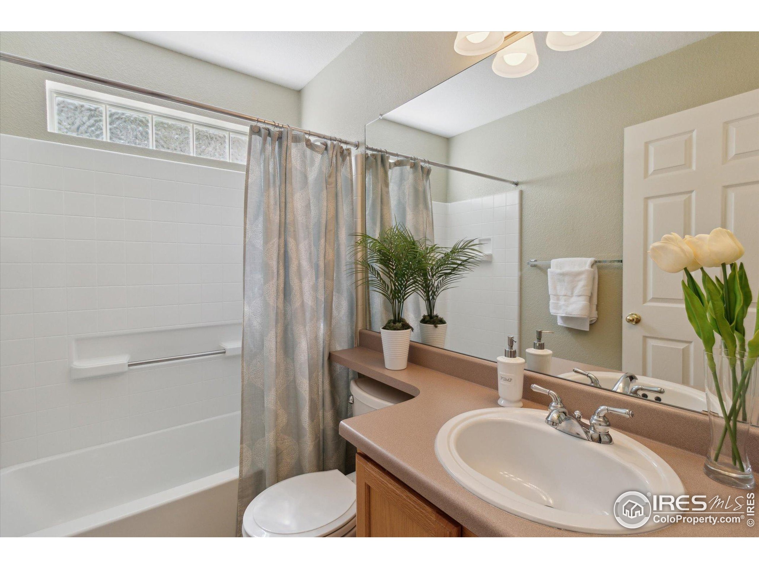 Broomfield, Colorado, 80023, United States, 3 Bedrooms Bedrooms, ,3 BathroomsBathrooms,Residential,For Sale,1989146