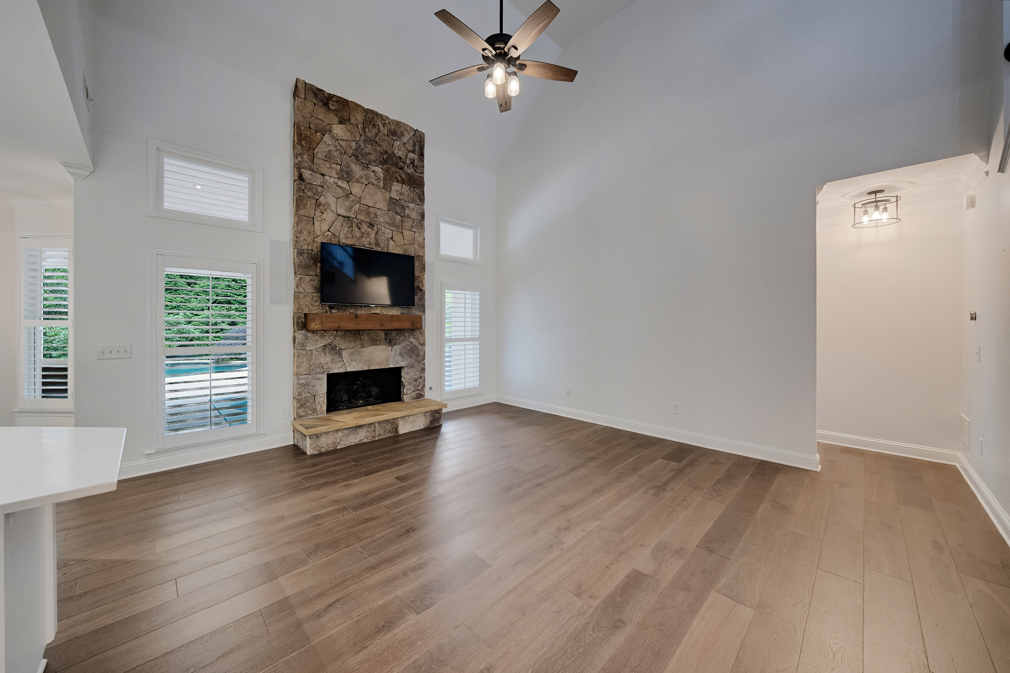  Stunning Craftsman-Style Home Featuring a Desirable Primary Suite on Main Level - 物件實景