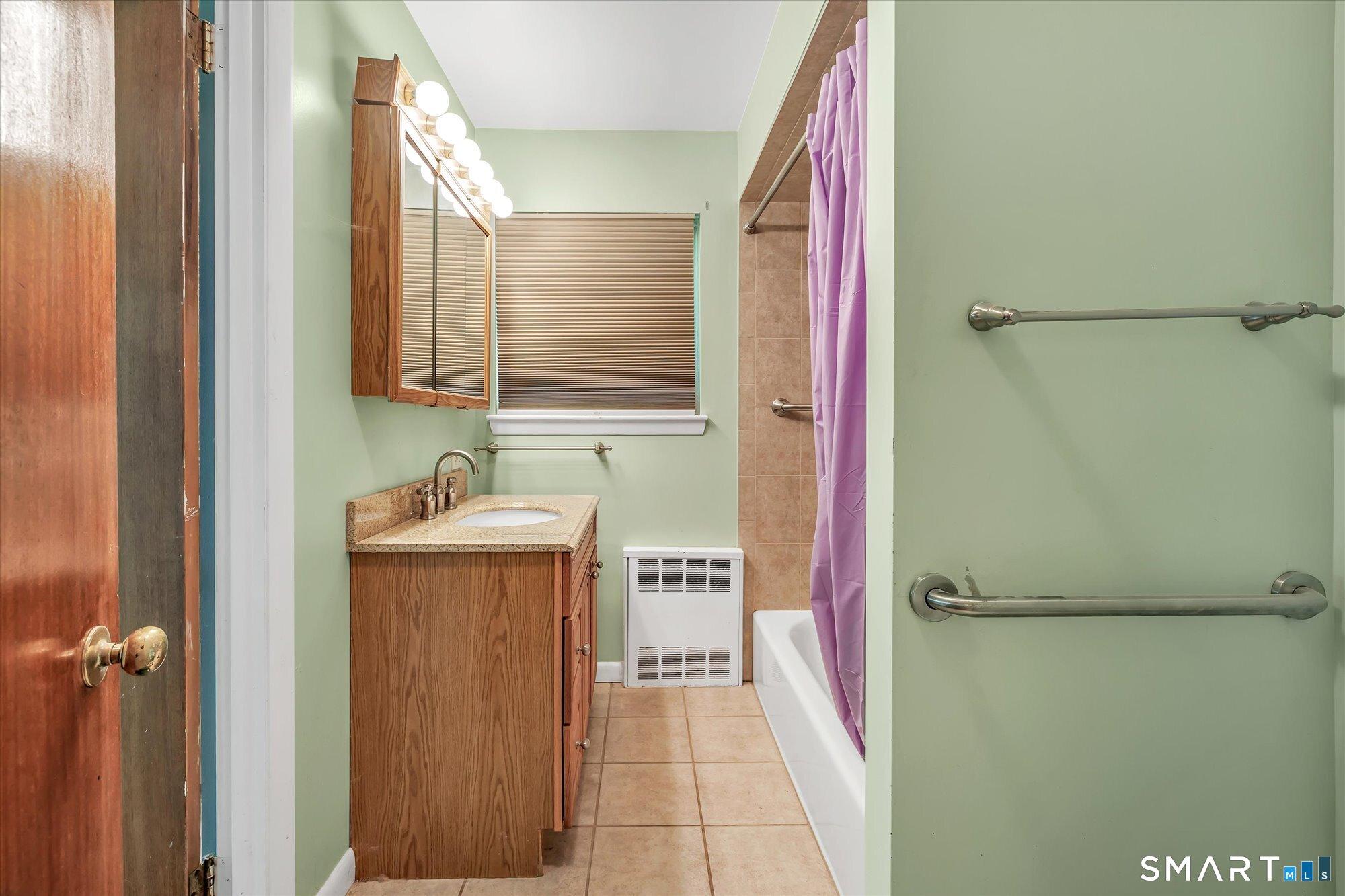 Trumbull, Connecticut, 06611, United States, 3 Bedrooms Bedrooms, ,2 BathroomsBathrooms,Residential,For Sale,2048685