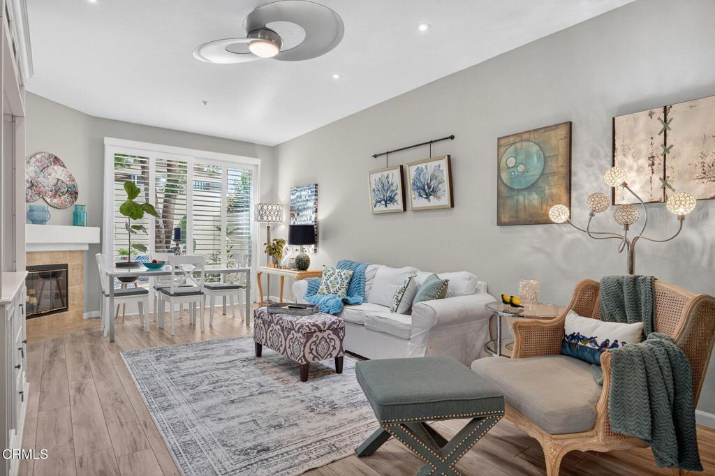 Moorpark, California, 93021, United States, 2 Bedrooms Bedrooms, ,3 BathroomsBathrooms,Residential,For Sale,1989466