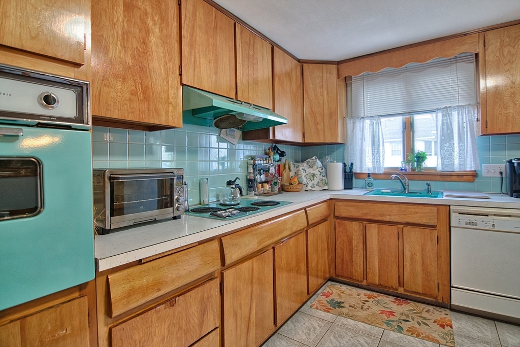 Revere, Massachusetts, 02151, United States, 4 Bedrooms Bedrooms, ,4 BathroomsBathrooms,Residential,For Sale,1935883
