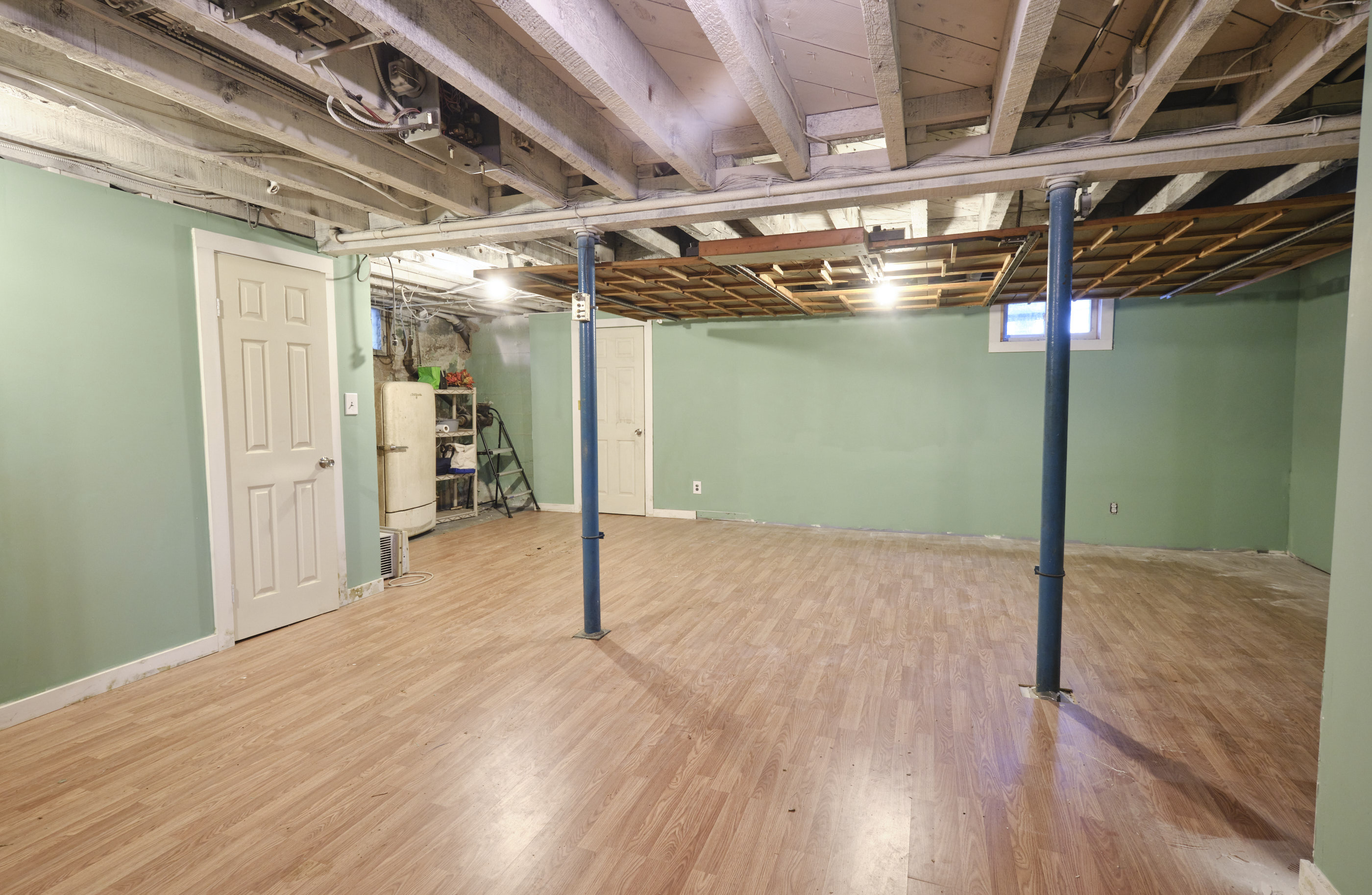 Floral Park, New York, 11001, United States, 3 Bedrooms Bedrooms, ,2 BathroomsBathrooms,Residential,For Sale,1974847