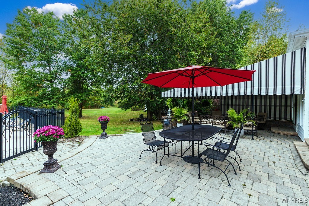 Grand Island, New York, 14072, United States, 4 Bedrooms Bedrooms, ,5 BathroomsBathrooms,Residential,For Sale,1975944