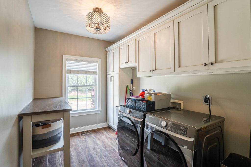 CHATSWORTH, Georgia, 30705, United States, 5 Bedrooms Bedrooms, ,6 BathroomsBathrooms,Residential,For Sale,1846610