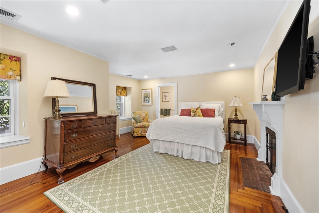 Hingham, Massachusetts, 02043, United States, 5 Bedrooms Bedrooms, ,5 BathroomsBathrooms,Residential,For Sale,1901935