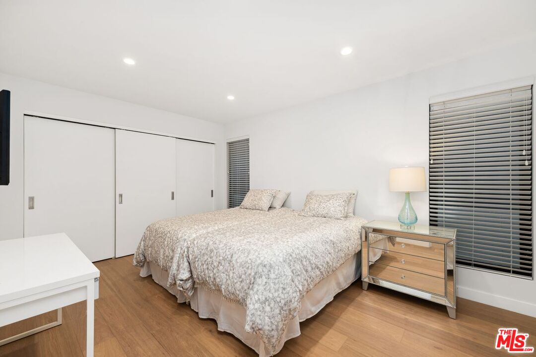 Los Angeles, California, 90046, United States, 5 Bedrooms Bedrooms, ,6 BathroomsBathrooms,Residential,For Sale,1897072