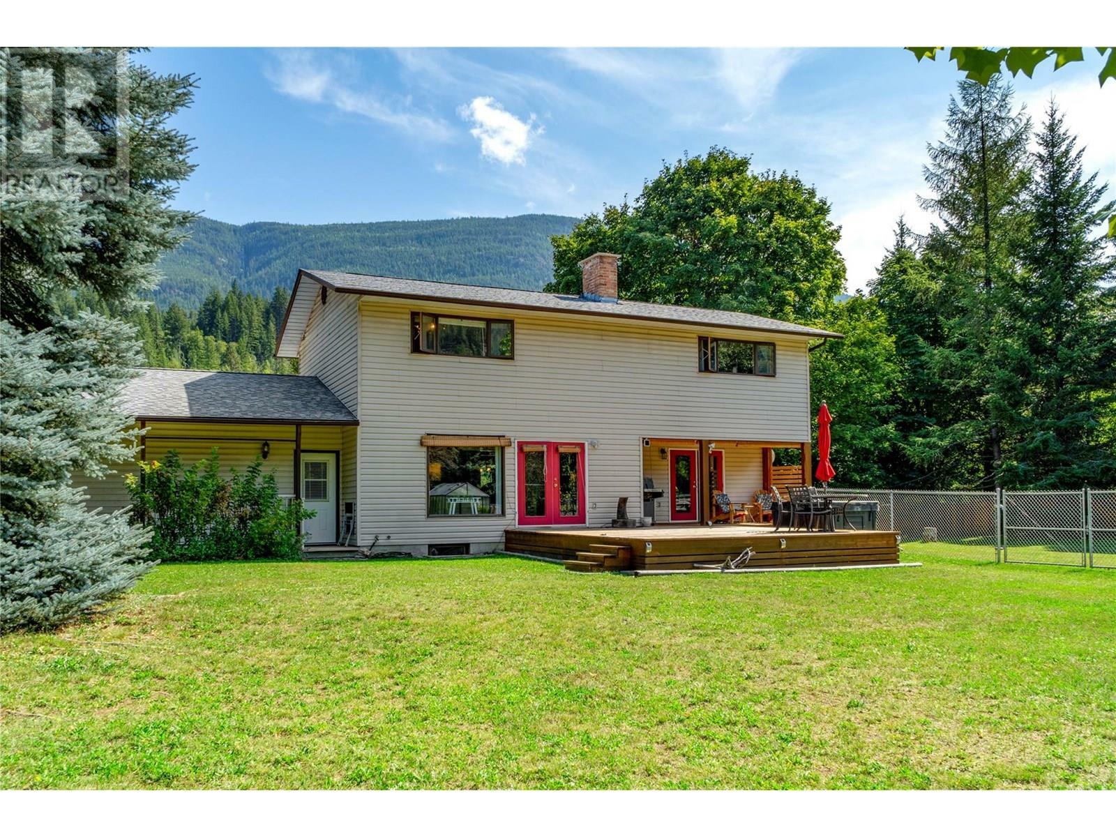 CASTLEGAR, British Columbia, V1N 4S6, CA, 4 Bedrooms Bedrooms, ,3 BathroomsBathrooms,Residential,For Sale,1859816