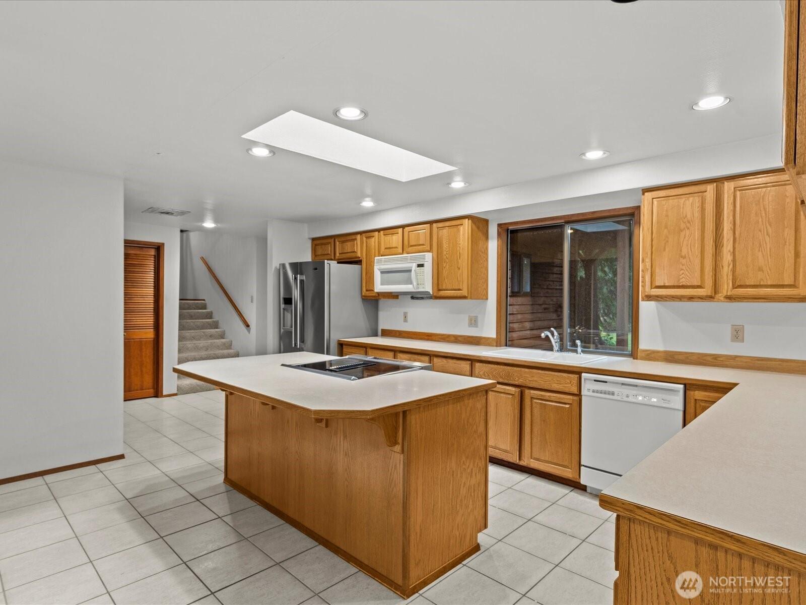 KENT, Washington, 98042, United States, 4 Bedrooms Bedrooms, ,3 BathroomsBathrooms,Residential,For Sale,2001779