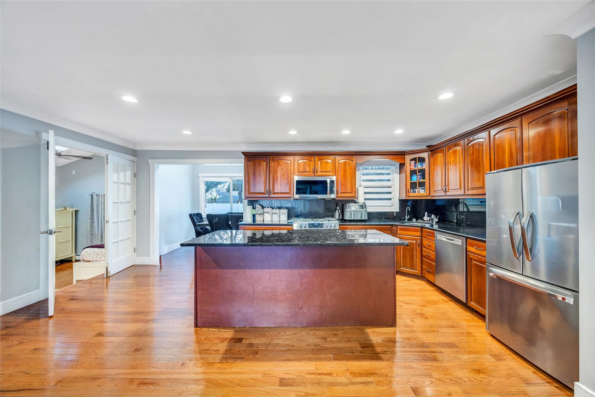 Lindenhurst, New York, 11757, United States, 5 Bedrooms Bedrooms, ,3 BathroomsBathrooms,Residential,For Sale,1707777