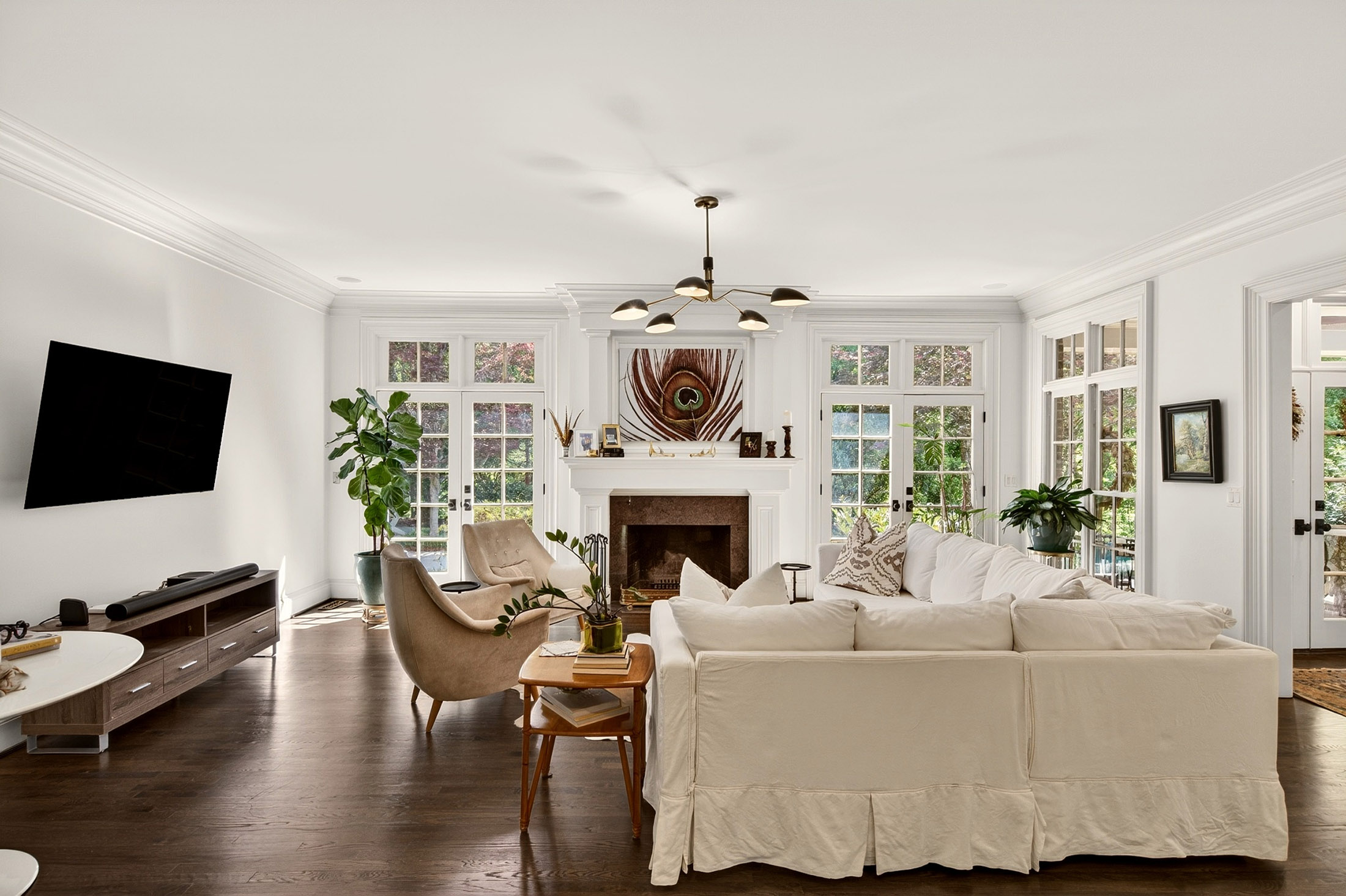  Exceptional Estate with Pool Nestled on 2+/- Private Acres Near Chastain Park - 物件實景