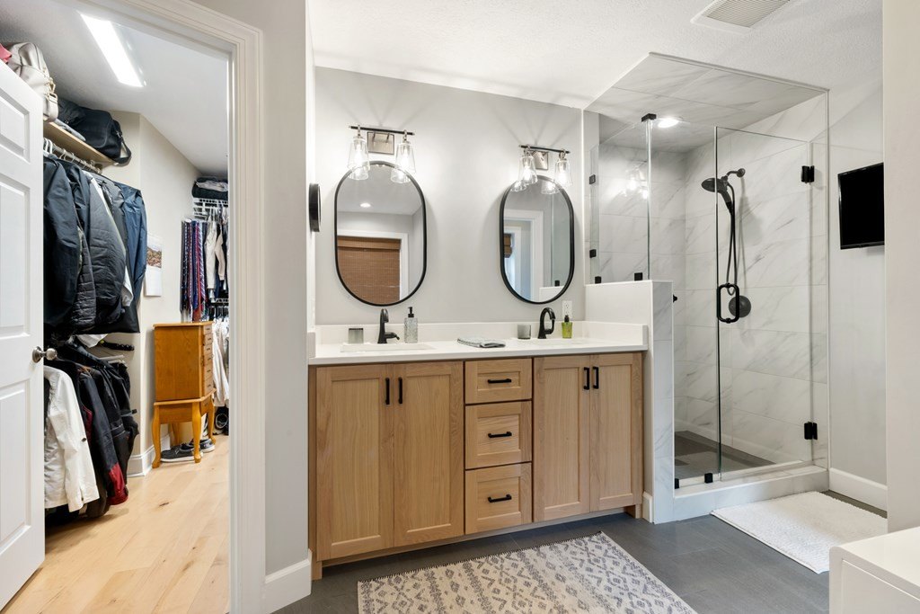 Hayesville, North Carolina, 28904, United States, 3 Bedrooms Bedrooms, ,4 BathroomsBathrooms,Residential,For Sale,1974136