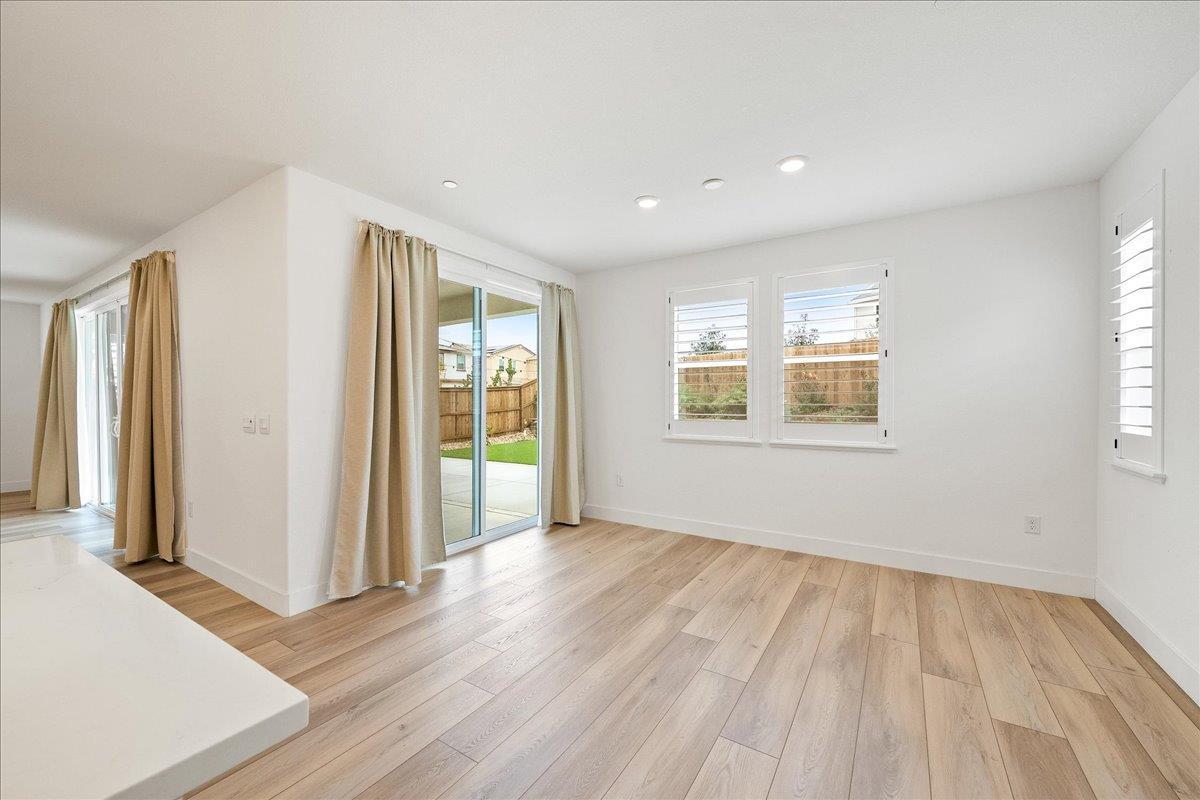 Roseville, California, 95747, United States, 5 Bedrooms Bedrooms, ,4 BathroomsBathrooms,Residential,For Sale,1998705