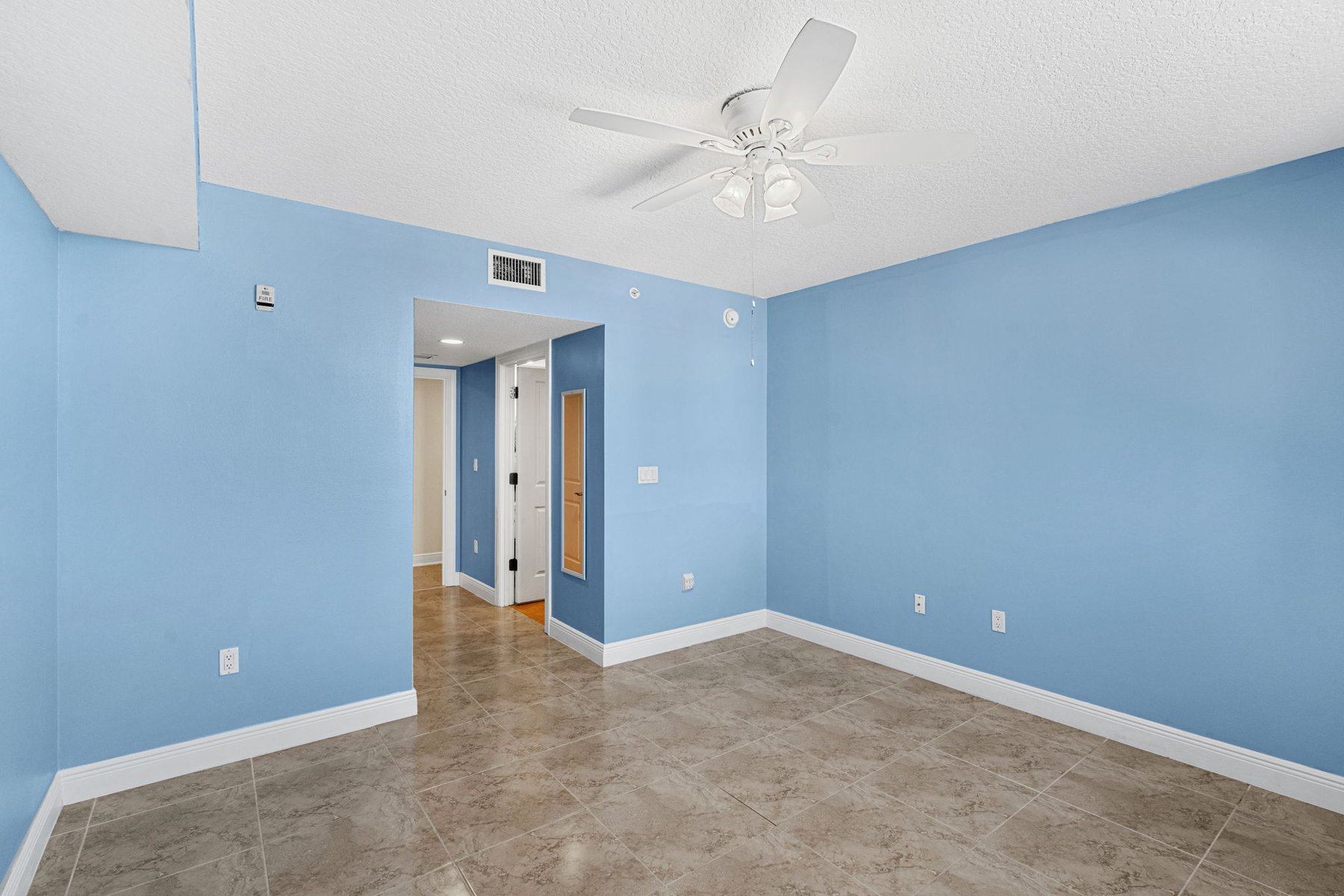  410 Hayes Avenue, #402, Cocoa Beach, FL, 32931 - 物件實景