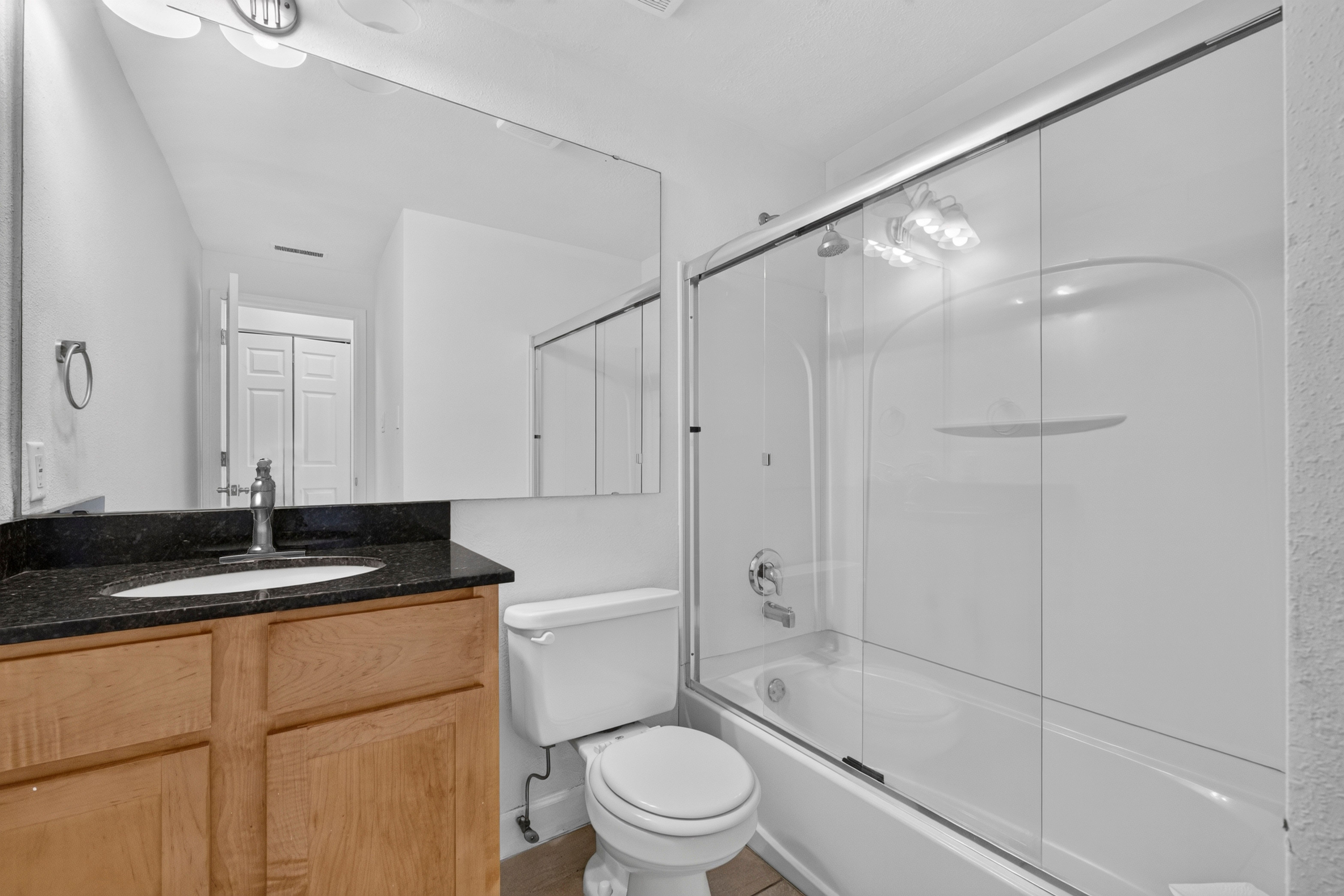  Beautifully maintained first-floor condo. - 物件實景