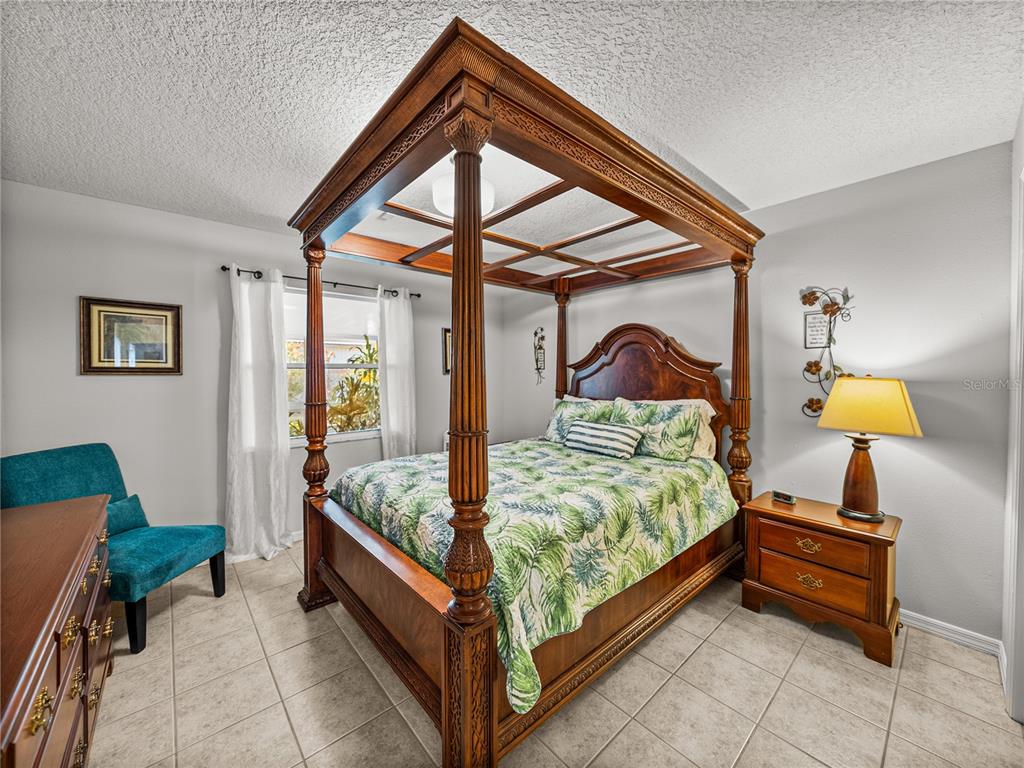 Lakeland, Florida, 33810, United States, 5 Bedrooms Bedrooms, ,4 BathroomsBathrooms,Residential,For Sale,1696884