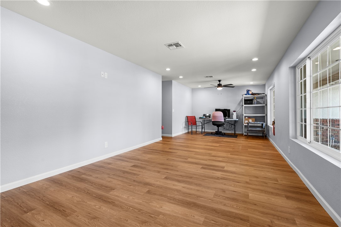 Kingman, Arizona, 86409, United States, 5 Bedrooms Bedrooms, ,1 BathroomBathrooms,Residential,For Sale,1891377