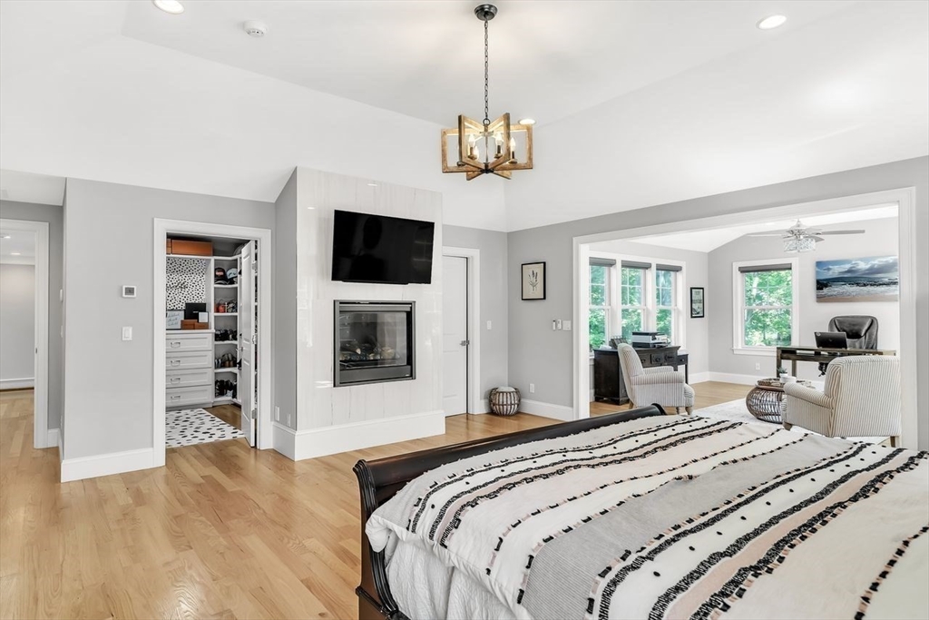 Bedford, Massachusetts, 01730, United States, 5 Bedrooms Bedrooms, ,5 BathroomsBathrooms,Residential,For Sale,1940656