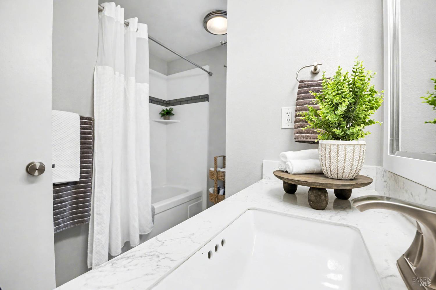 Napa, California, 94558, United States, 3 Bedrooms Bedrooms, ,2 BathroomsBathrooms,Residential,For Sale,2002029