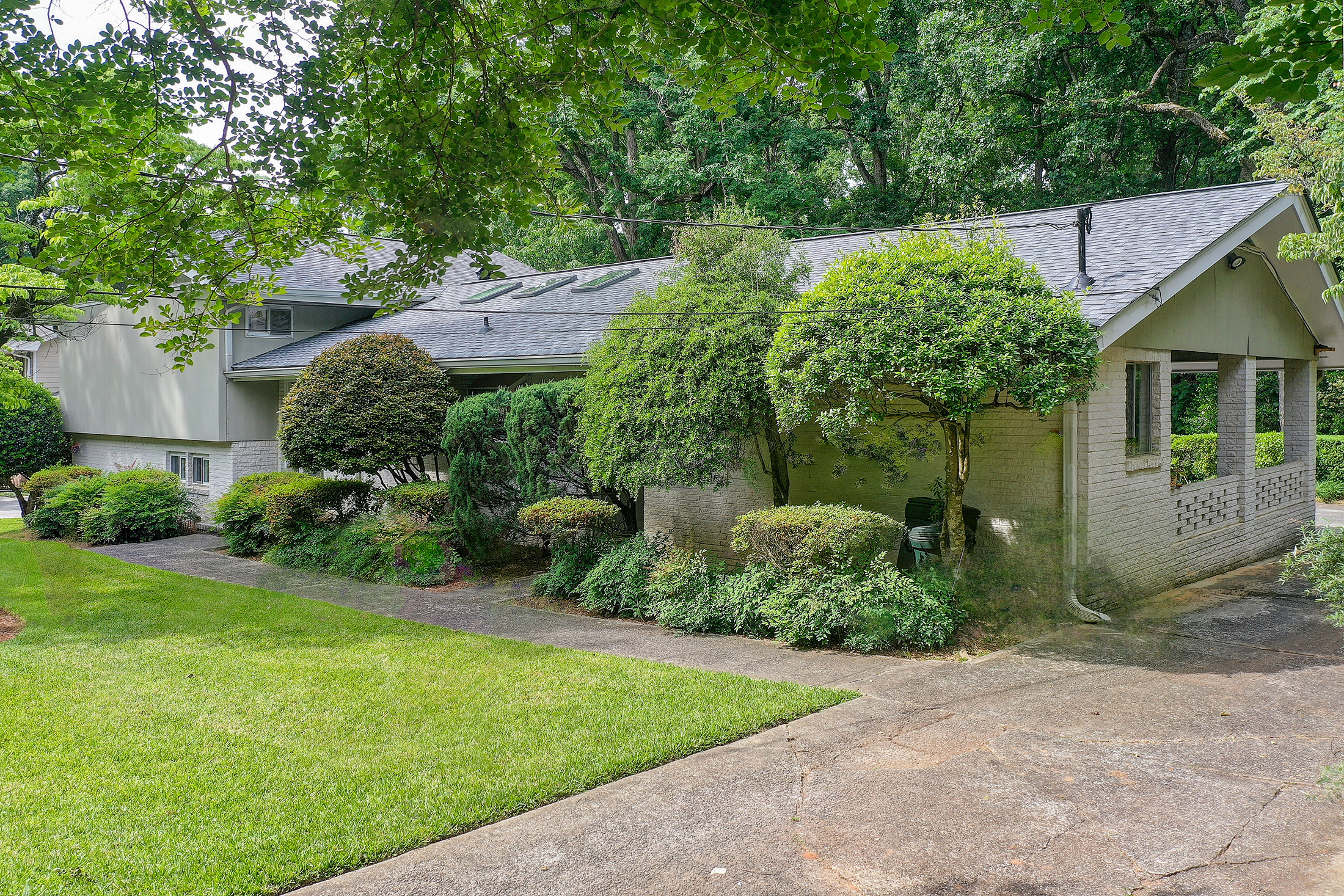  Mid-Century Modern Home on a Beautifully Landscaped Private Lot - 物件實景