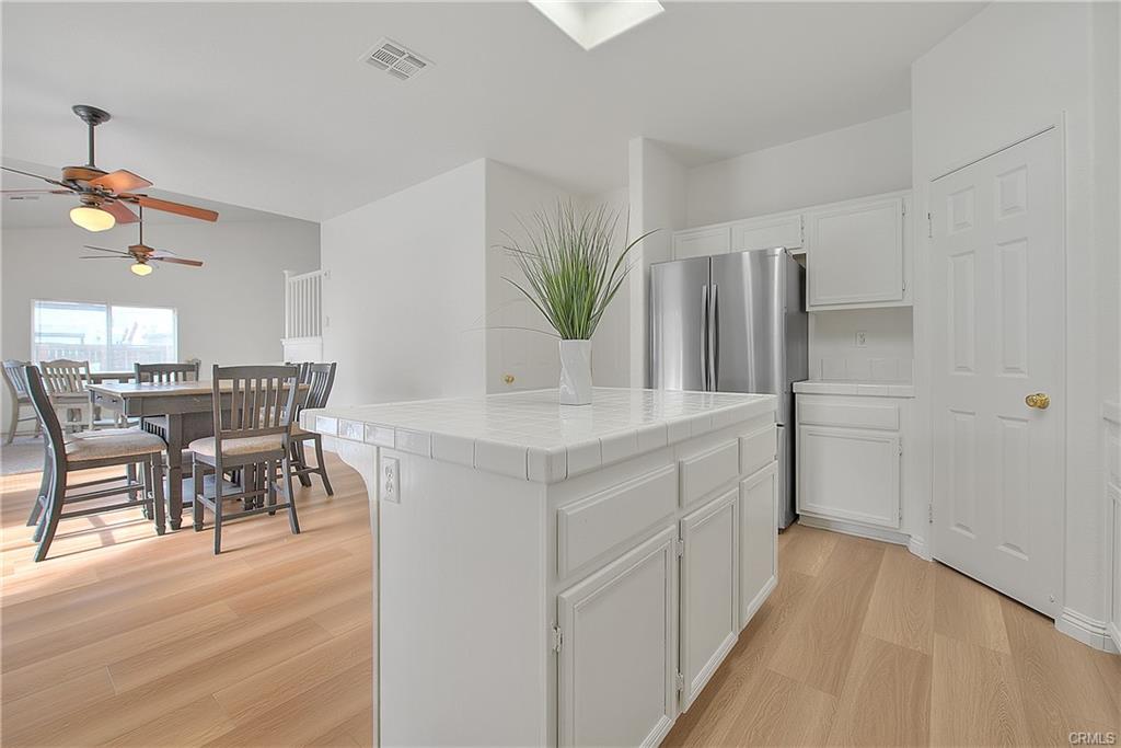 Victorville, California, 92392, United States, 5 Bedrooms Bedrooms, ,3 BathroomsBathrooms,Residential,For Sale,1996162