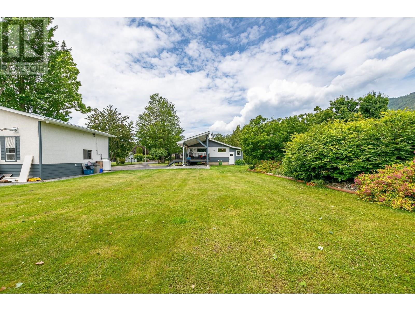 SICAMOUS, British Columbia, V0E 2V4, CA, 3 Bedrooms Bedrooms, ,2 BathroomsBathrooms,Residential,For Sale,1903862