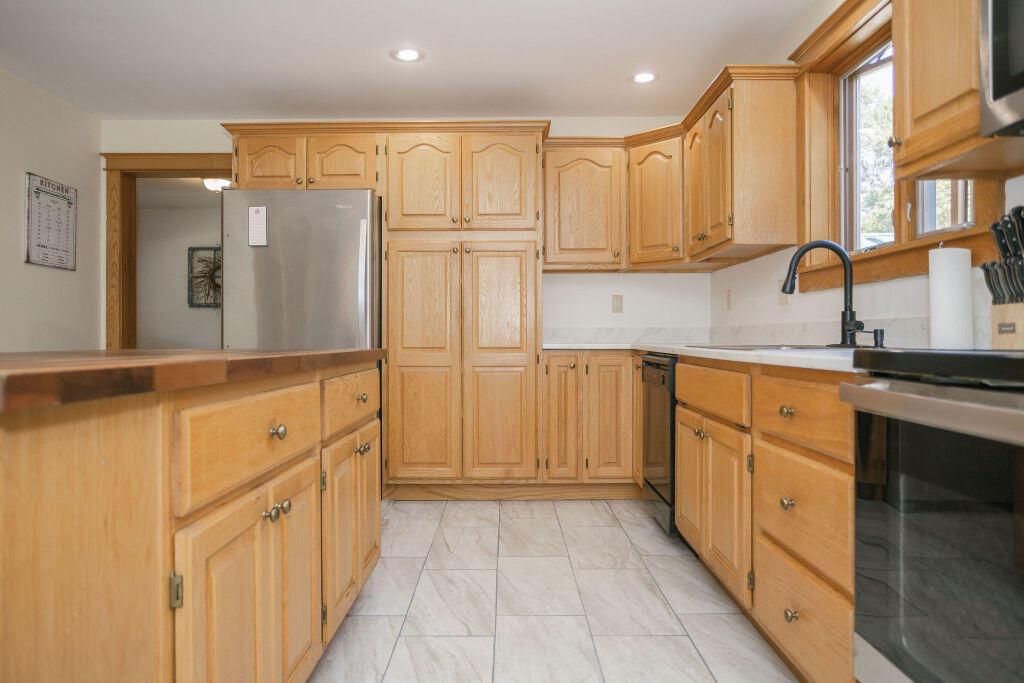 Jay, Maine, 04239, United States, 4 Bedrooms Bedrooms, ,3 BathroomsBathrooms,Residential,For Sale,1954491