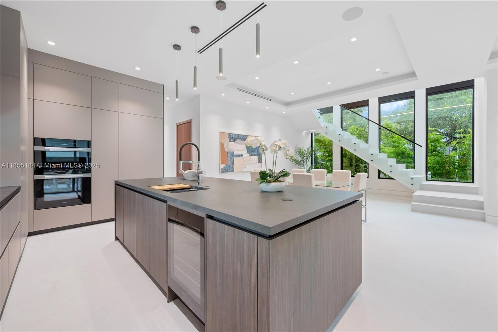 Miami, Florida, 33134, United States, 5 Bedrooms Bedrooms, ,6 BathroomsBathrooms,Residential,For Sale,1934506