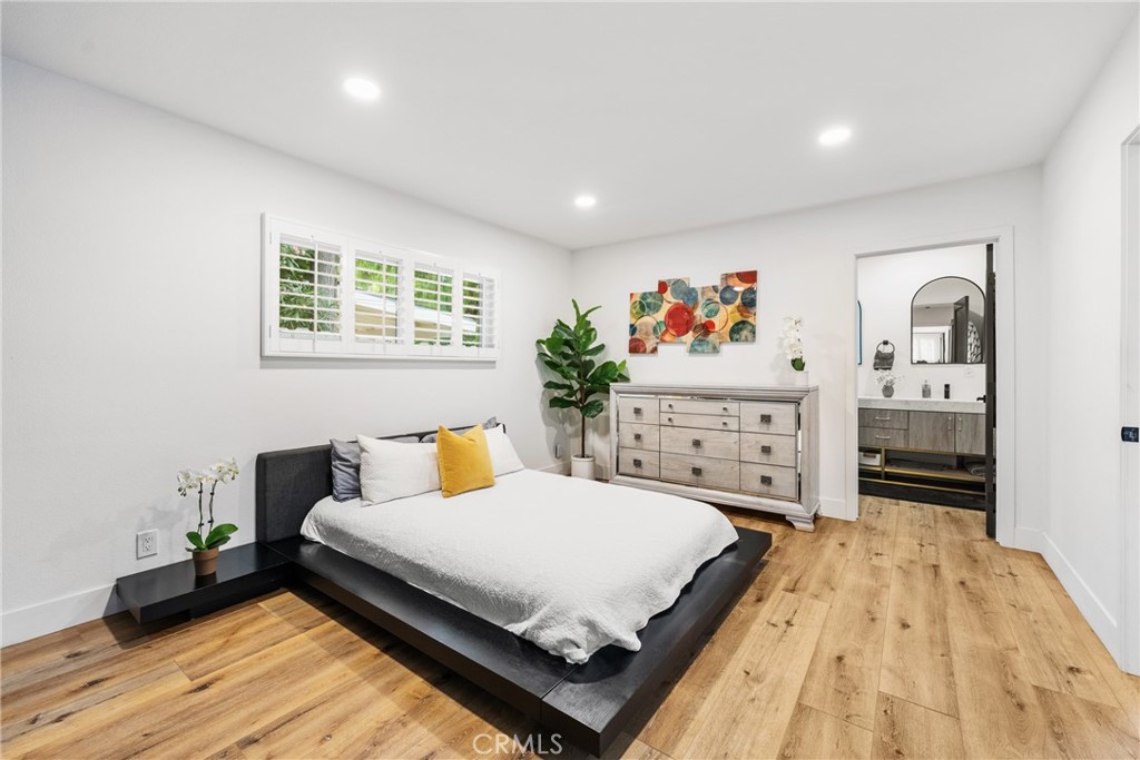 Woodland Hills, California, 91364, United States, 3 Bedrooms Bedrooms, ,2 BathroomsBathrooms,Residential,For Sale,1902441