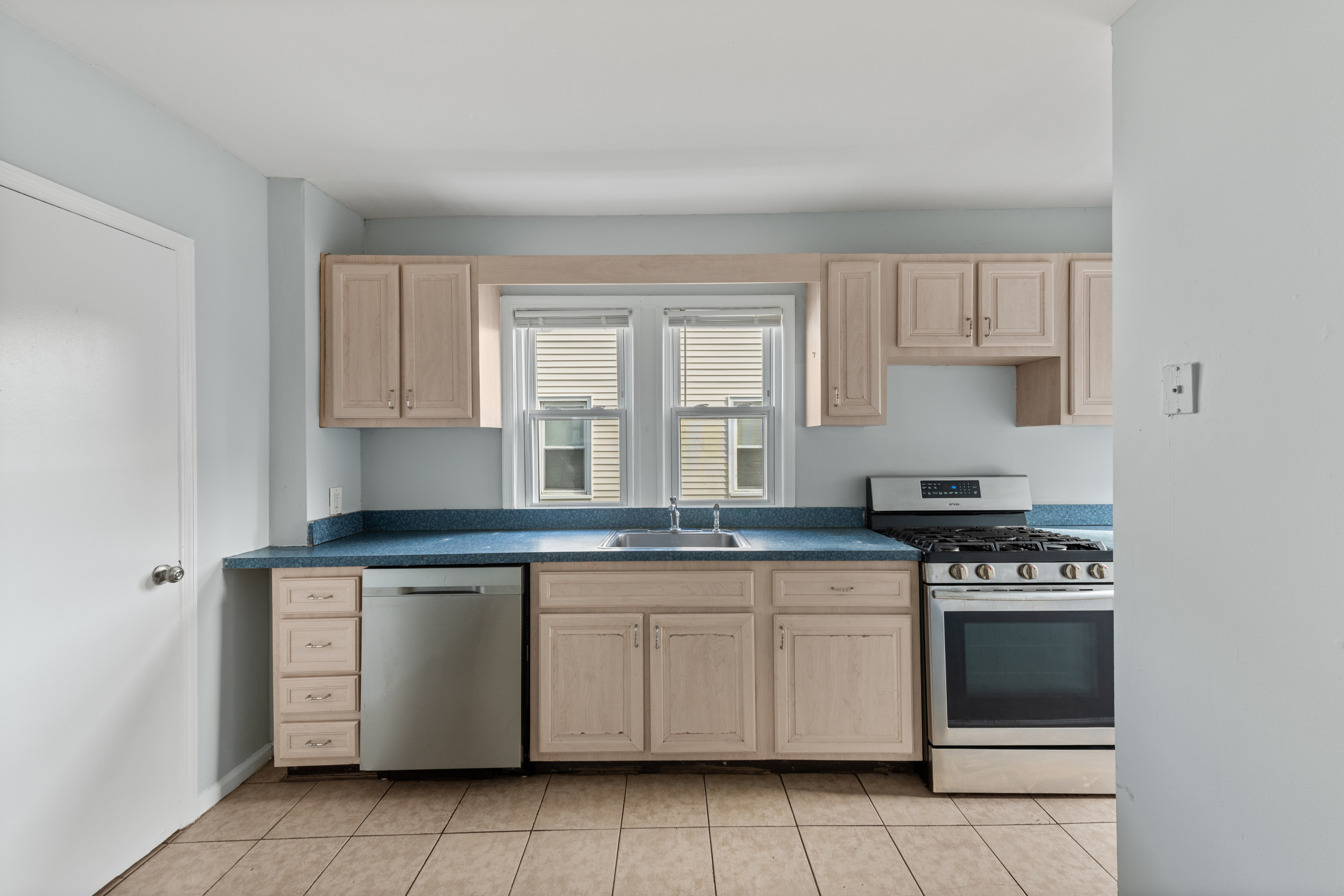 West Haven, Connecticut, 06516, United States, 5 Bedrooms Bedrooms, ,4 BathroomsBathrooms,Residential,For Sale,1991018