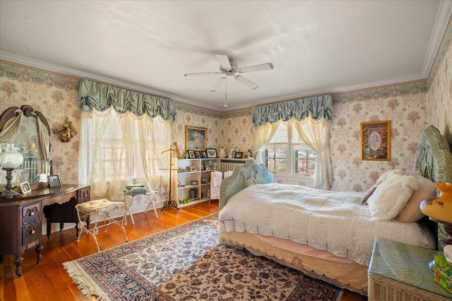 Spokane, Washington, 99201, United States, 4 Bedrooms Bedrooms, ,5 BathroomsBathrooms,Residential,For Sale,1987077