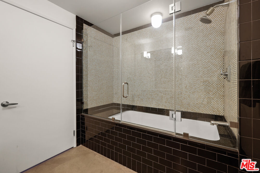Los Angeles, California, 90014, United States, 1 Bedroom Bedrooms, ,1 BathroomBathrooms,Residential,For Sale,1705578