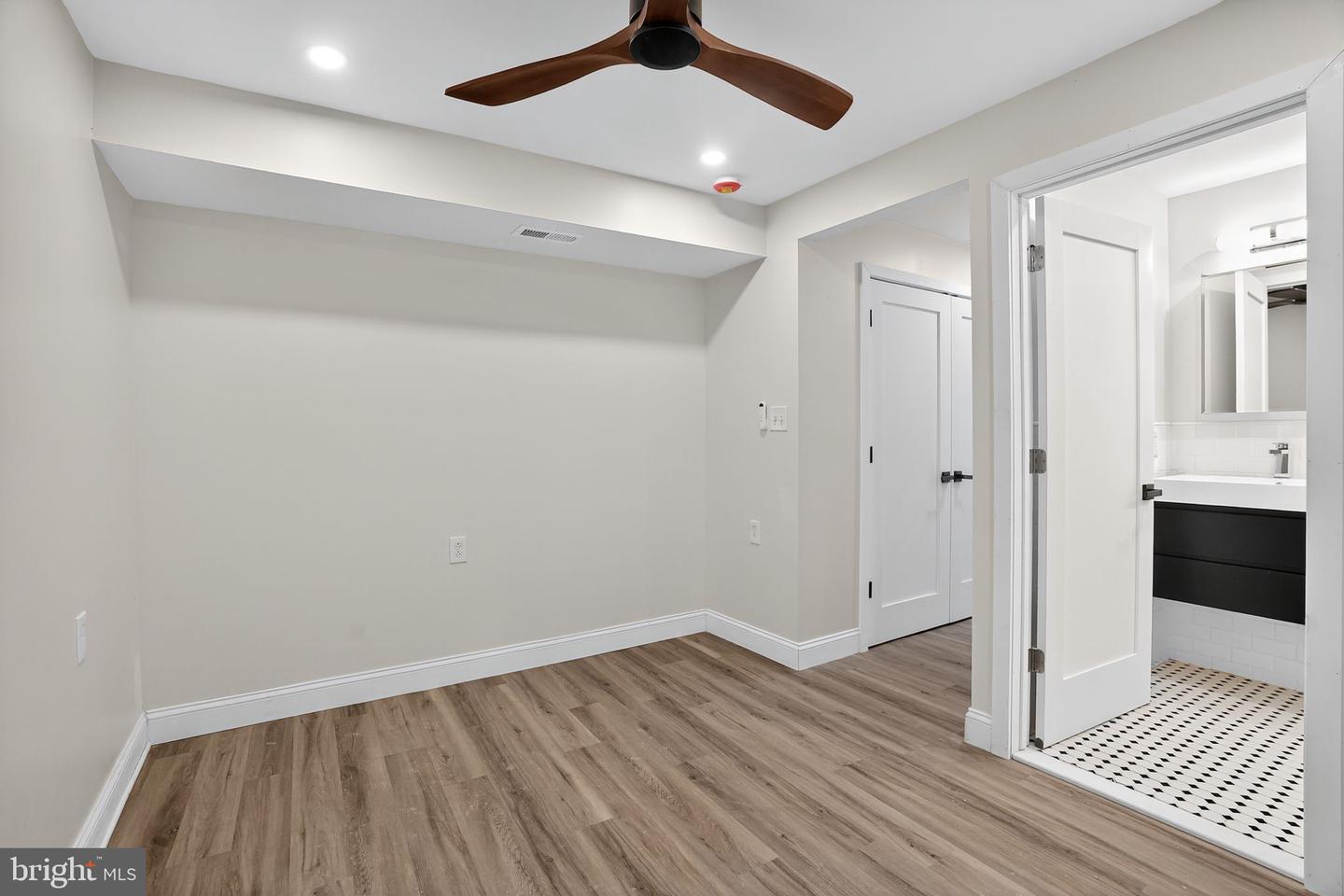 Philadelphia, Pennsylvania, 19147, United States, 3 Bedrooms Bedrooms, ,4 BathroomsBathrooms,Residential,For Sale,1926434