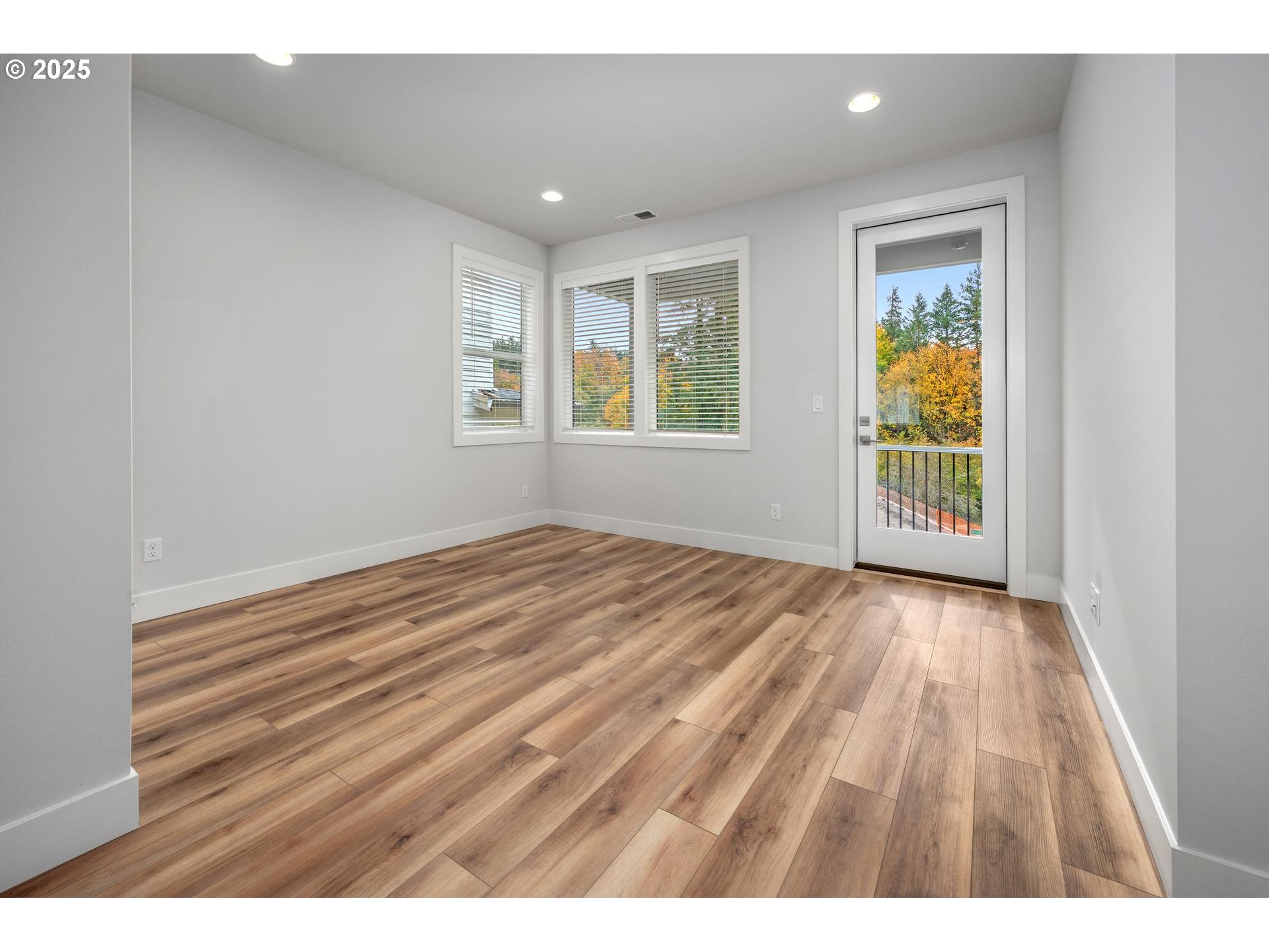 Portland, Oregon, 97219, United States, 3 Bedrooms Bedrooms, ,3 BathroomsBathrooms,Residential,For Sale,1998878