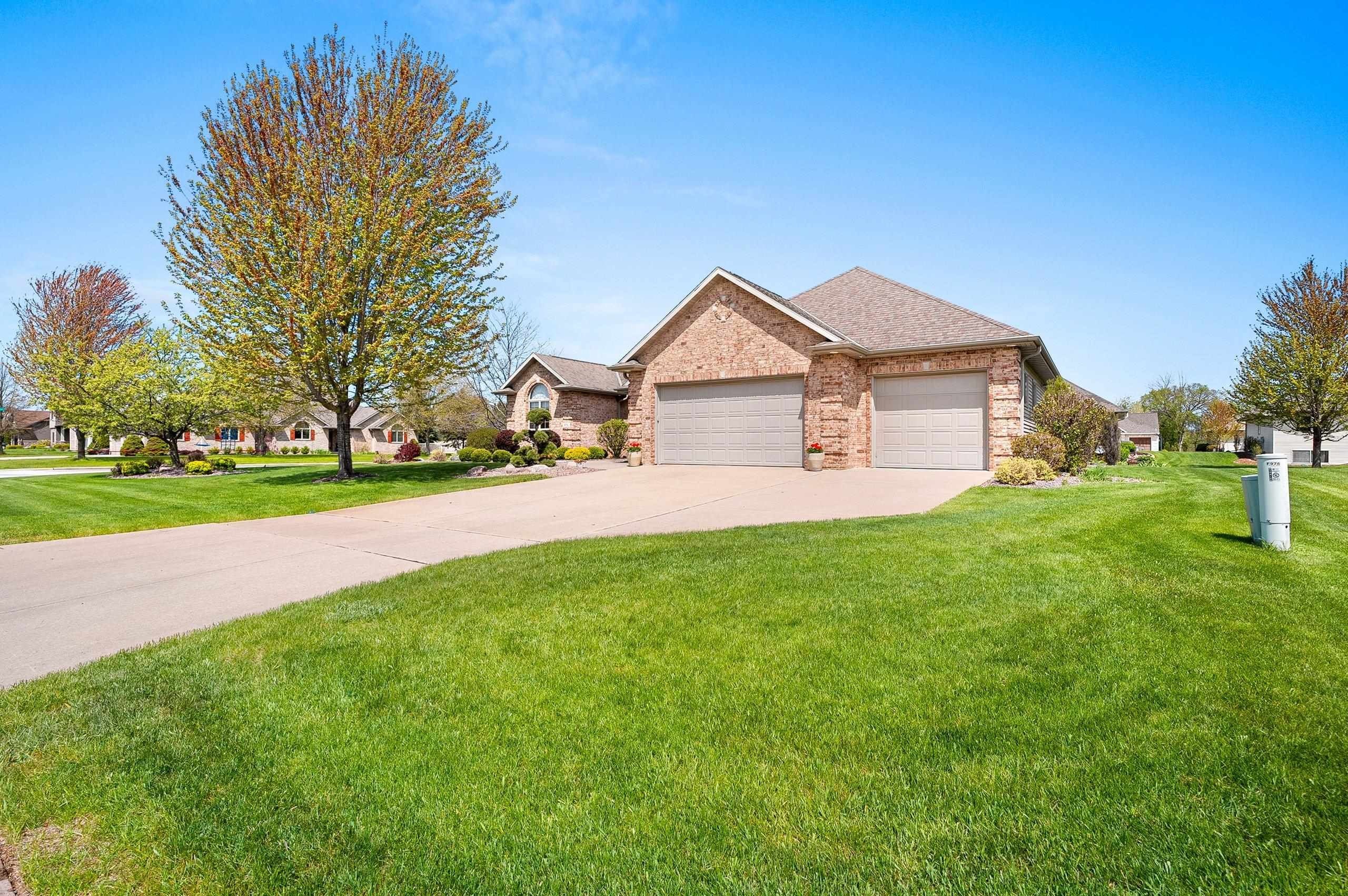 DE PERE, Wisconsin, 54115, United States, 3 Bedrooms Bedrooms, ,4 BathroomsBathrooms,Residential,For Sale,2048400