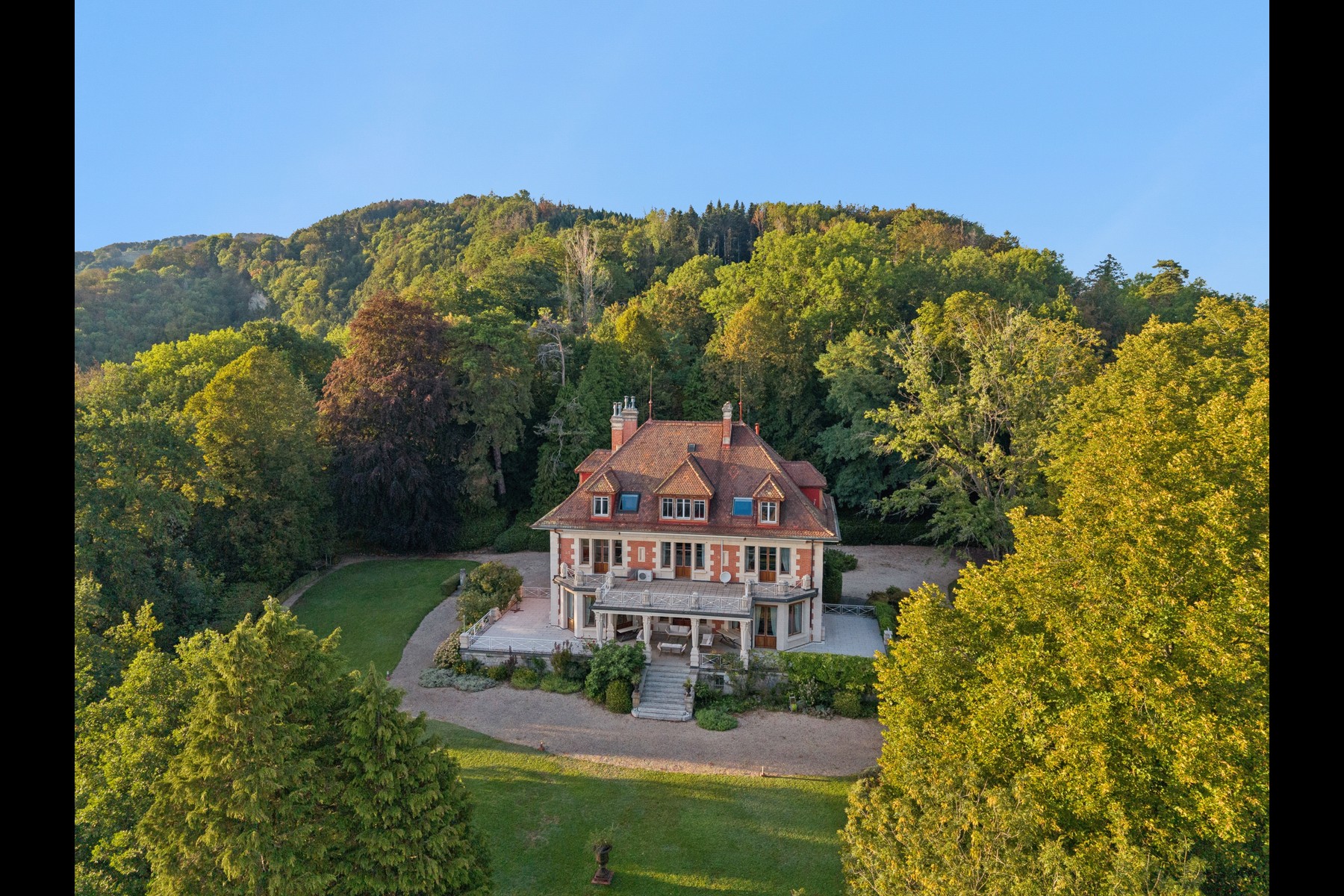  Lavaux: Iconic villa with views of Lake Geneva and the Alps, on a property of ne - 物件實景