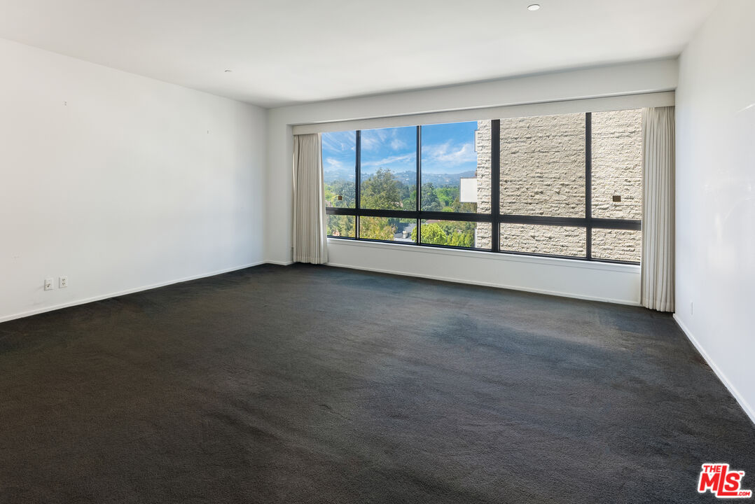 Los Angeles, California, 90024, United States, 2 Bedrooms Bedrooms, ,3 BathroomsBathrooms,Residential,For Sale,1883580