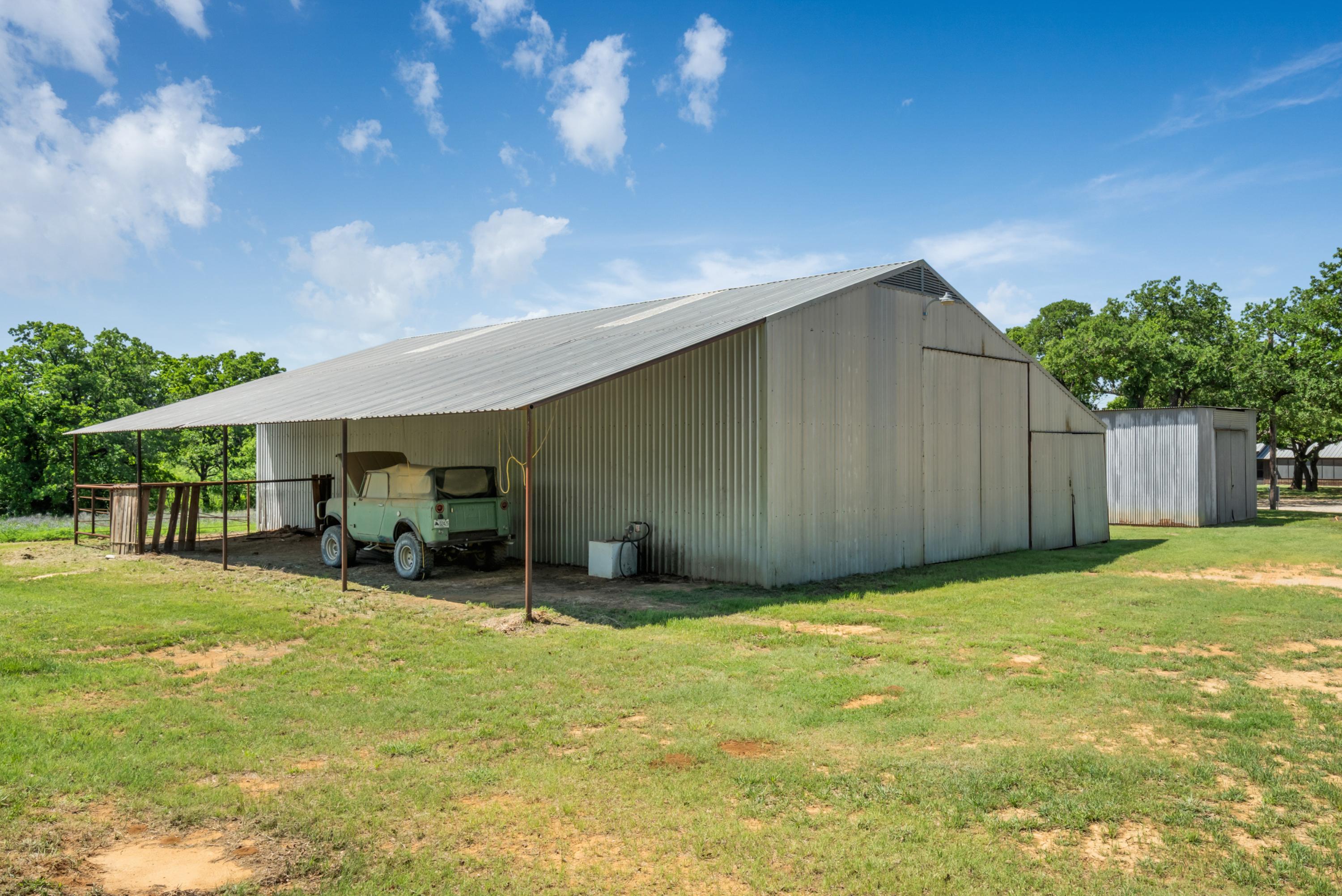  Ranch Style Rock Home on Private 80 Acres - 物件實景