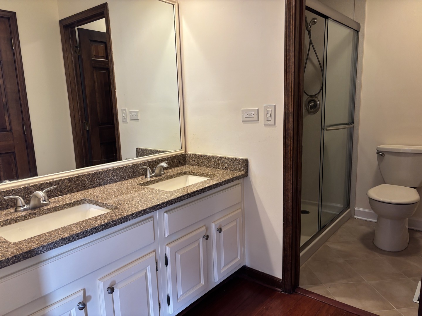 Hoffman Estates, Illinois, 60010, United States, 5 Bedrooms Bedrooms, ,3 BathroomsBathrooms,Residential,For Sale,1989423