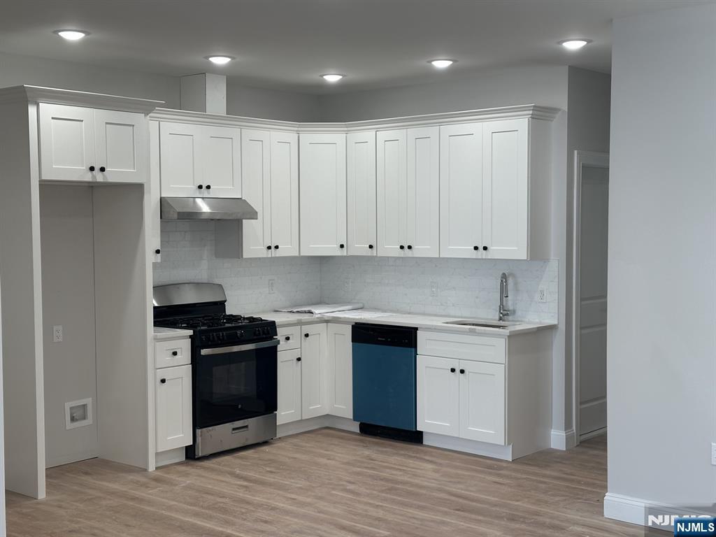 Newark, New Jersey, 07103, United States, 6 Bedrooms Bedrooms, ,5 BathroomsBathrooms,Residential,For Sale,1928063