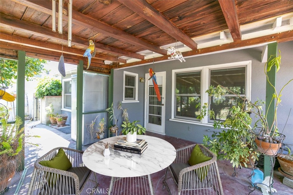 Van Nuys, California, 91405, United States, 2 Bedrooms Bedrooms, ,2 BathroomsBathrooms,Residential,For Sale,1993356