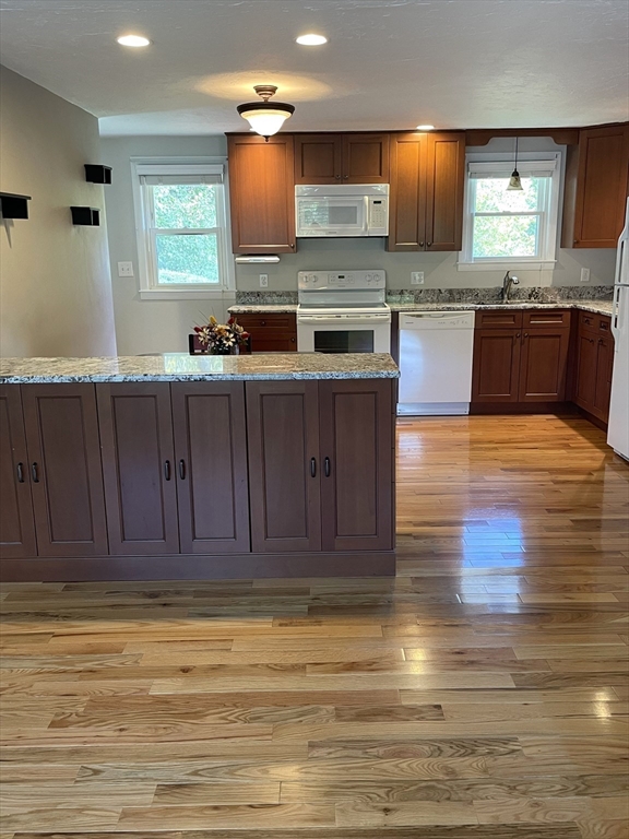 Grafton, Massachusetts, 01519, United States, 3 Bedrooms Bedrooms, ,1 BathroomBathrooms,Residential,For Sale,1982676