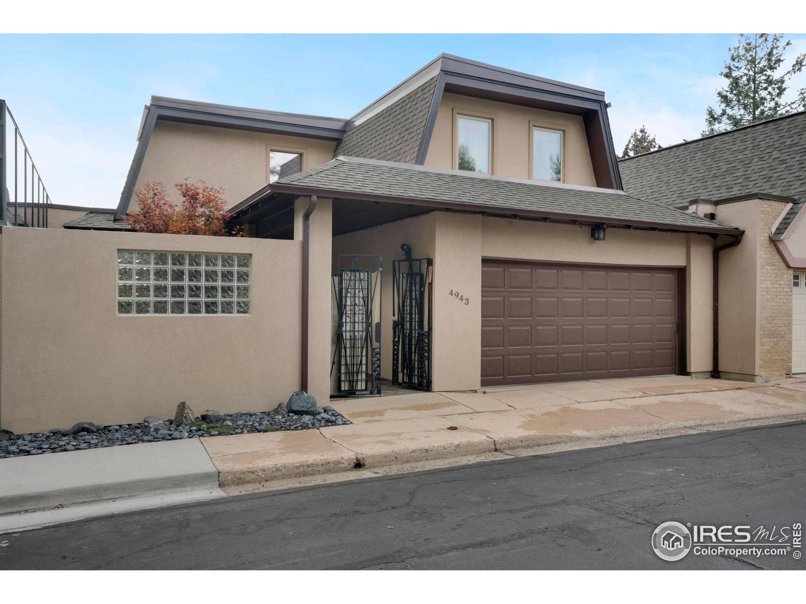 Boulder, Colorado, 80301, United States, 2 Bedrooms Bedrooms, ,2 BathroomsBathrooms,Residential,For Sale,1942273