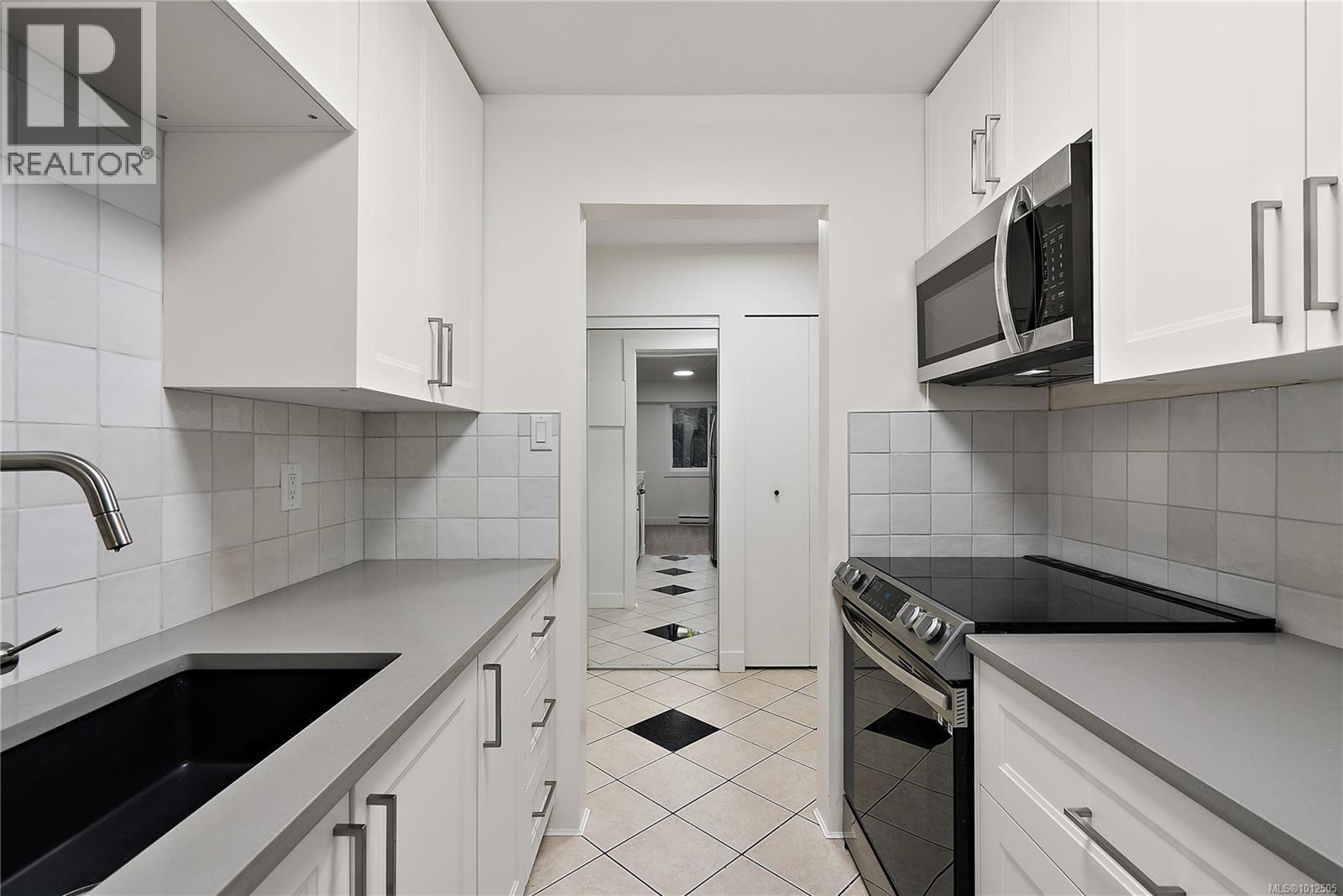 ESQUIMALT, British Columbia, V9A 3N4, CA, 3 Bedrooms Bedrooms, ,1 BathroomBathrooms,Residential,For Sale,1950228
